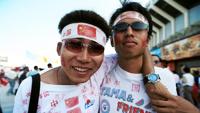 【图集】证券厅里观战，茶坊里侃球：那些年，我们这样看世界杯