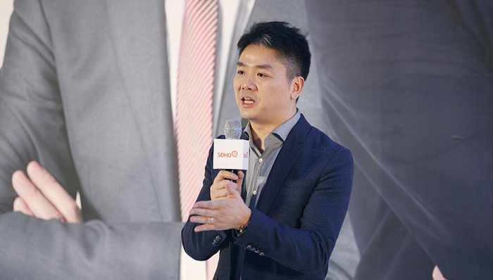 刘强东发布内部信：提升基层员工福利 集团高管降酬10%至20%不等