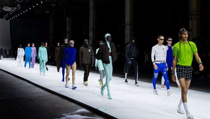 牵手高奢、举办大秀，FILA持续联名在高端市场找寻新增点