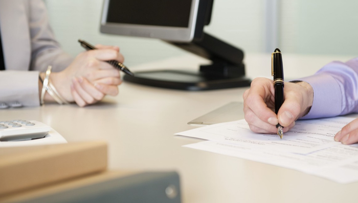 拥抱港股牛市？新经济ETF（159822）、港股消费ETF（159735）逆市上涨，快手涨幅居前