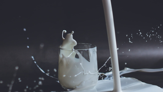 儿童奶粉,乳企,智商税