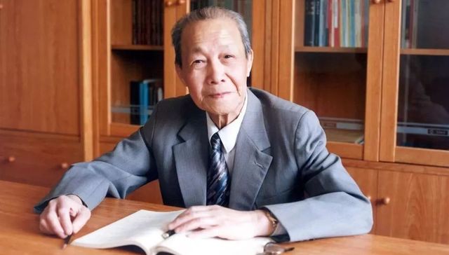 黄纬禄,1975年,两弹一星,大家伙,导弹人生,巨浪一号,科学救国,潜地导弹,航天员,中国导弹