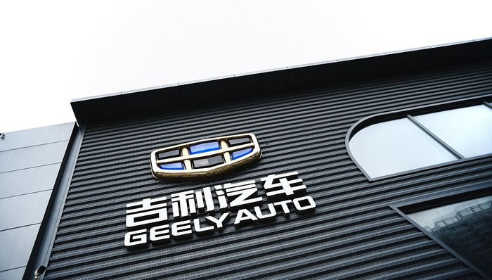 吉利辟谣汽车涨价，新能源汽车涨价潮
