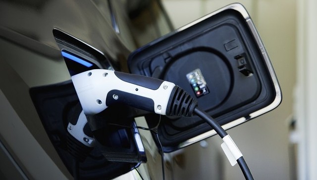 占据全球动力电池市场份额过半，高盛称西方预计2030年能摆脱对中国依赖