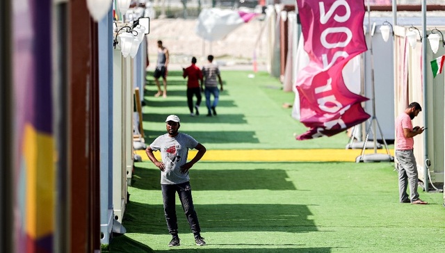 取不出票、禁酒令聚集、每晚175英镑的集装箱小屋引众怒，卡塔尔世界杯开赛四天问题不断