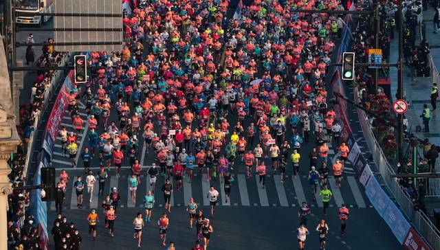 时隔两年上海马拉松鸣枪开跑，耐克、东丽等赞助商热情不减
