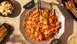 年轻人，吃出了近千亿的牛蛙市场