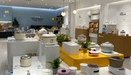 小熊電器：一邊打折，一邊高端