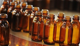 18亿定增刚“落袋”就豪掷15亿买理财，不差钱的山东药玻真是为了扩产吗？