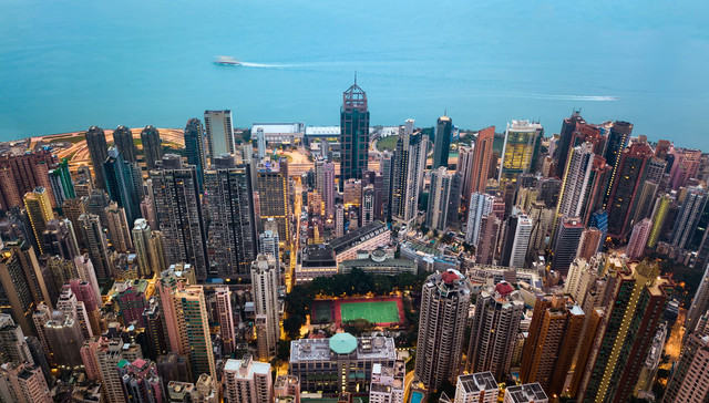 香港楼价创下近5年新低，港府表示暂无调整楼市政策计划