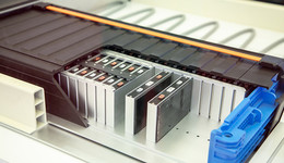 锂矿争夺战硝烟再起，钠离子电池开启产业化元年 | 锂电月度观察