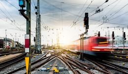 美团的两次变轨