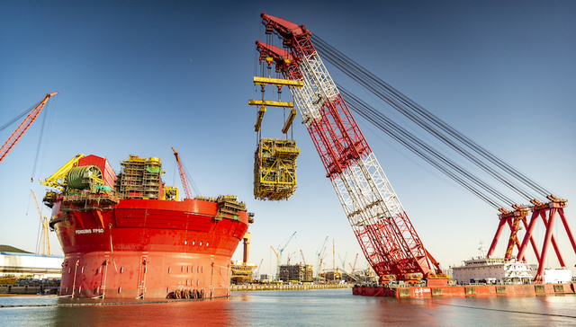 高达42层楼，中国建造最大圆筒型海上“油气处理厂”交付