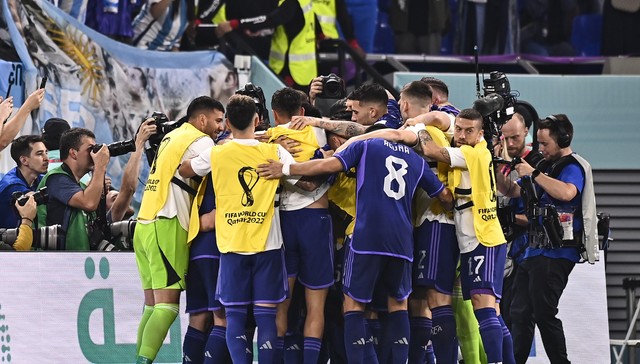 世界杯早报｜C组阿根廷、波兰携手晋级，D组法国、澳大利亚进军十六强