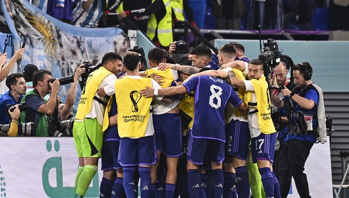 世界杯早报｜C组阿根廷、波兰携手晋级，D组法国、澳大利亚进军十六强