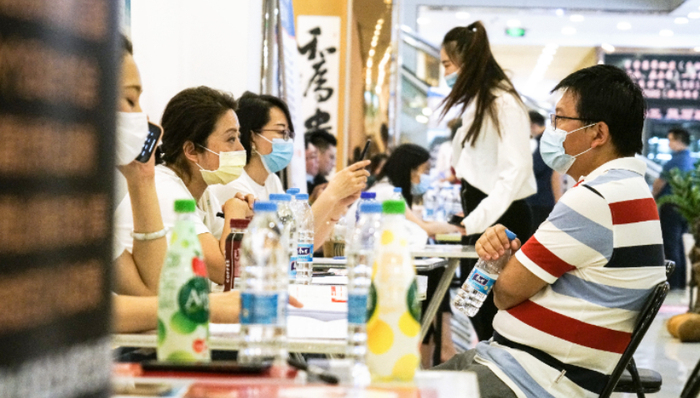 超八成青年相信“在基层大有可为”，加强基层职业建设正当其时 | 教育洞察