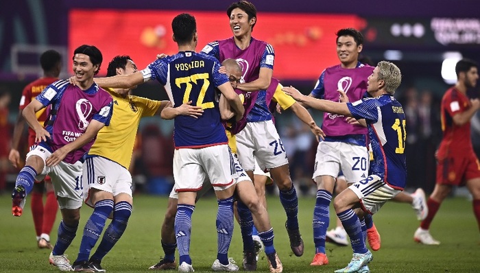 世界杯早报｜日本、西班牙从“死亡E组”突围，F组摩洛哥与克罗地亚携手晋级