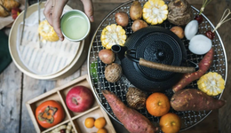 年轻人迷上围炉煮茶，花200元吃烤红薯