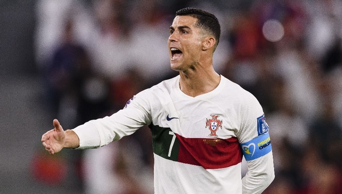 场内数据低迷、场外争议不断，C罗的倔强只剩好胜心