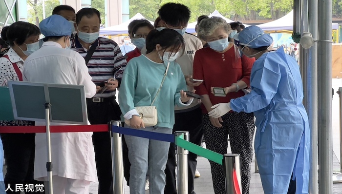 疫情防控新十条后，应发挥发热门诊作用保障分级诊疗，防止医疗资源挤兑