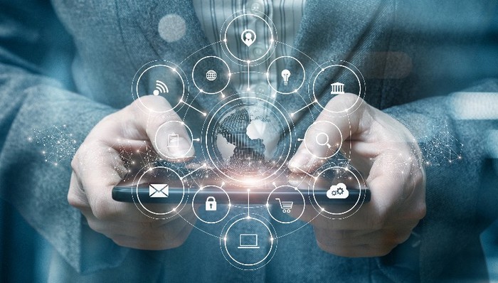 李东荣：加快金融业数字化转型，做好数字金融风险防控