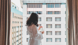 比起欧阳娜娜988元的浴袍，这些酒店浴袍更值得出圈