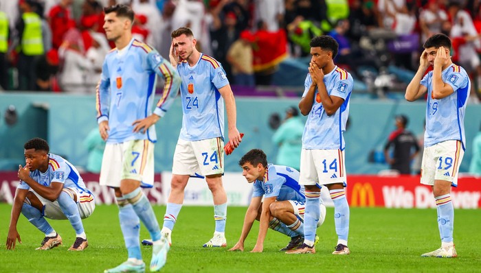 世界杯早报｜伊比利亚半岛冰火两重天，西班牙点球出局，葡萄牙大胜瑞士