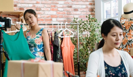 东方甄选、交个朋友迎头而上，云集不进则退