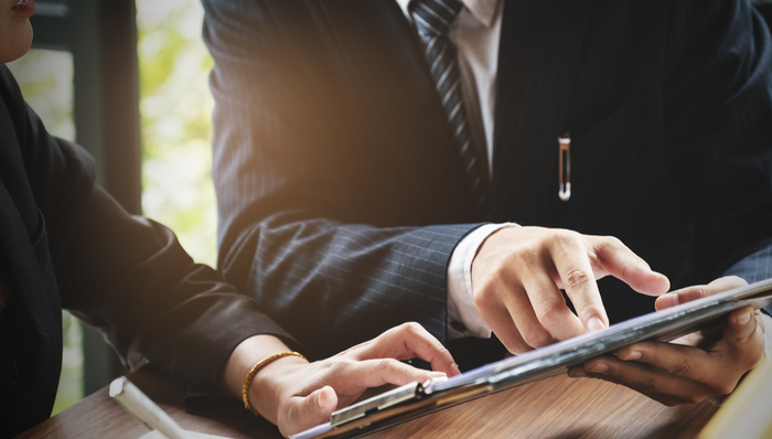 中字头概念走低，共赢ETF（517090）跌超2%，连续3天净流入，五矿资本跌超3%