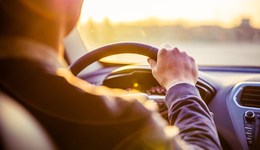 直通部委 | 全國機動車駕駛?cè)藬?shù)量超過5億人 11部門整治醫(yī)美行業(yè)嚴打無證行醫(yī)等