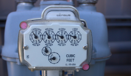 欧洲多国上调或延长暴利税后，能源巨头们纷纷削减投资