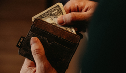 萊紳通靈“宮斗”，曲終人散