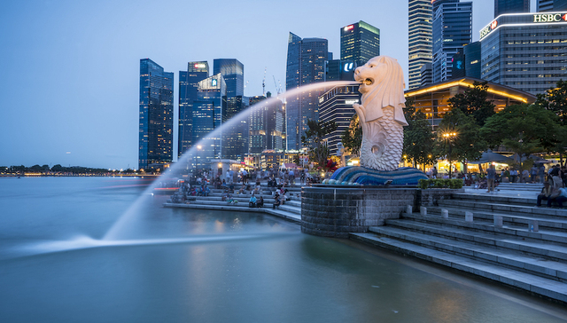 防疫转向一年半后，新加坡怎么样了？