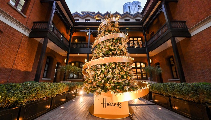 哈罗德茶室推出节庆季下午茶，Shake Shack冬季限定上新烤蒜系列 | 美食情报