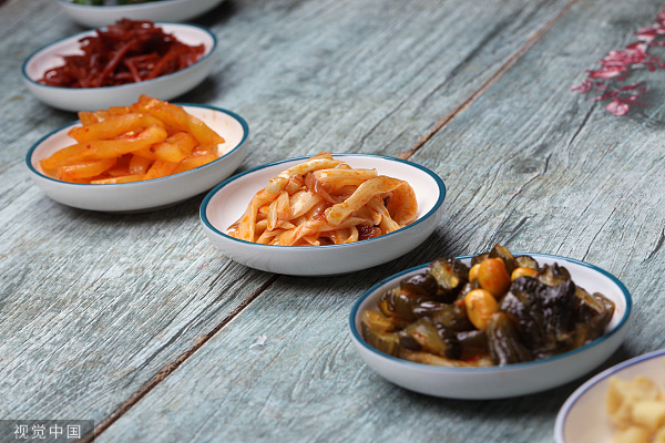 编辑部聊天室 | 吃饭离不了短视频？效率暴政催生“电子榨菜”