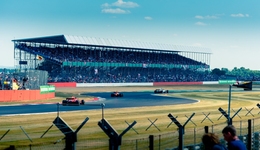 新能源汽车终局加速来临，压力给到蔚小理