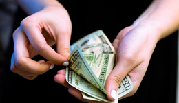 8年巨亏46亿，大佬们清仓华数传媒