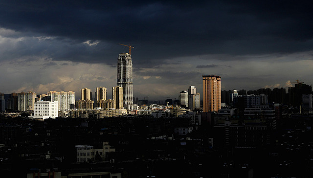 涉嫌签订合同失职被骗罪等多项罪名，昆钢原董事长王长勇被公诉