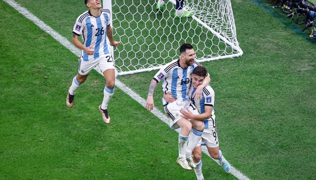 恩佐小组赛救主、阿尔瓦雷斯半决赛双响，梅西“迷弟”助力偶像最后一舞