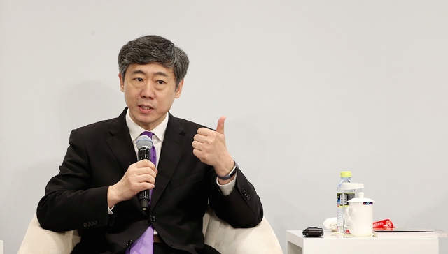 李稻葵建议“三支箭”稳增长，呼吁实施灵活退休机制