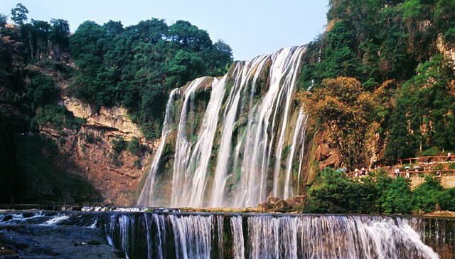 地方新闻精选 | 贵州377家A级景区将免头道门票 广东茂名破获涉案2亿网络赌球案