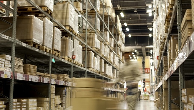 外地快递小哥抵京支援，快递积压件加速清零