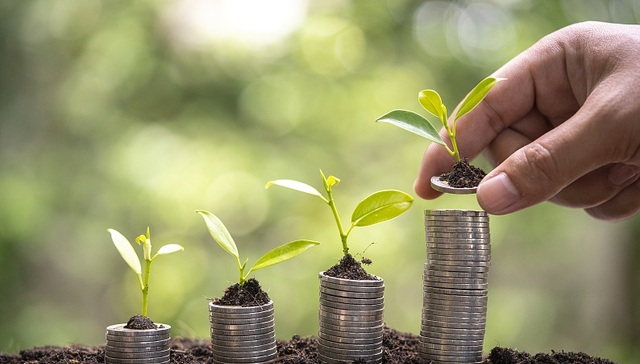 央行时隔8个月首次超额续作MLF，释放宽信用稳增长信号