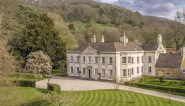 《故园风雨后》作者伊夫林故居被拍卖，“超级书迷”租客拒搬离｜文化周报