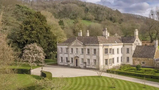 《故园风雨后》作者伊夫林故居被拍卖，“超级书迷”租客拒搬离｜文化周报