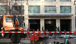 上千條魚涌入柏林市中心，麗笙酒店內(nèi)世界最大圓柱水族箱炸裂