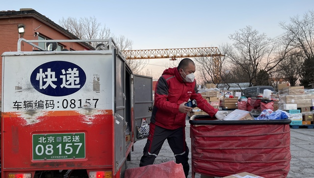 调配外援、设置双倍运力、加紧招聘，北京快递网点运转快起来了