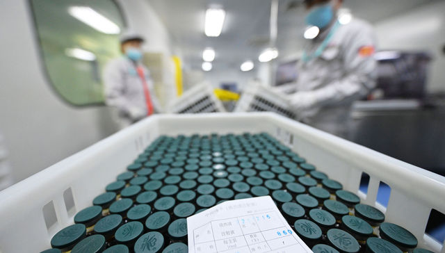 【图集】开足马力：各地药企赶工生产药品应对新冠感染