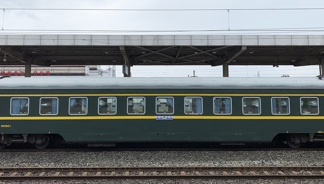 铁路客流上涨，票价更便宜的绿皮火车逐渐恢复开行