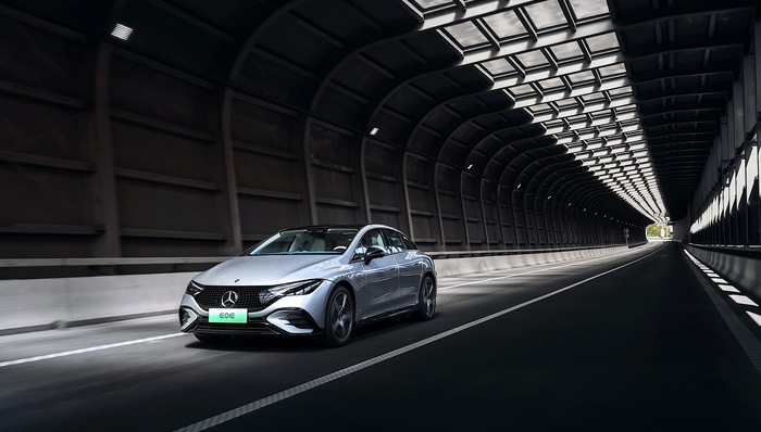 奔驰全新纯电EQE唤醒每寸感知，定义豪华新标准